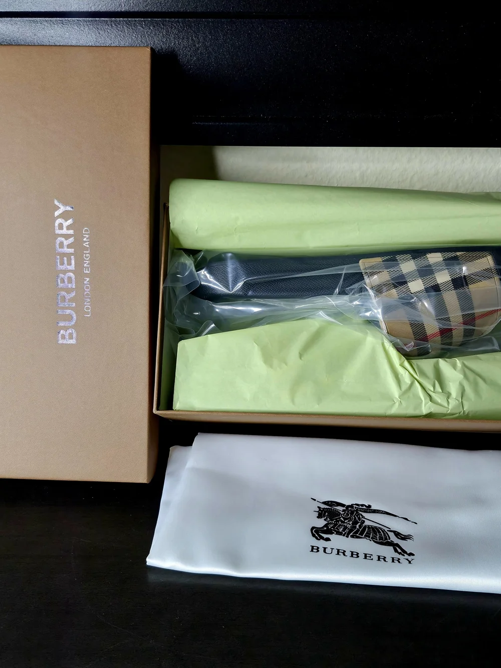 Burberry Mens/Womens Slides Size Europe 45, M11.5, W13 (No Autentuc)